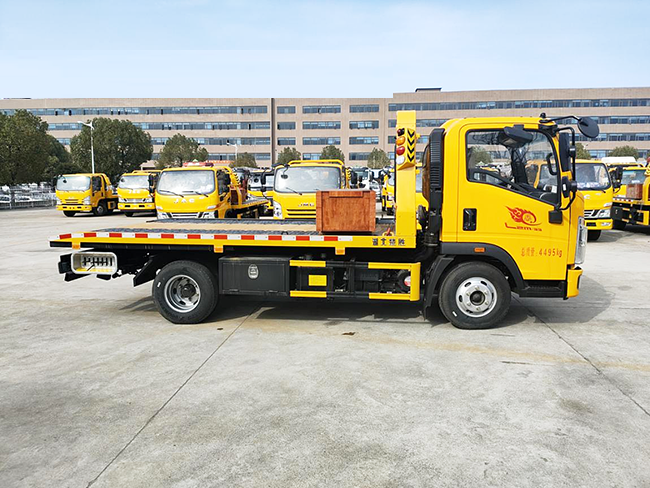 重汽豪沃國六藍(lán)牌清障車